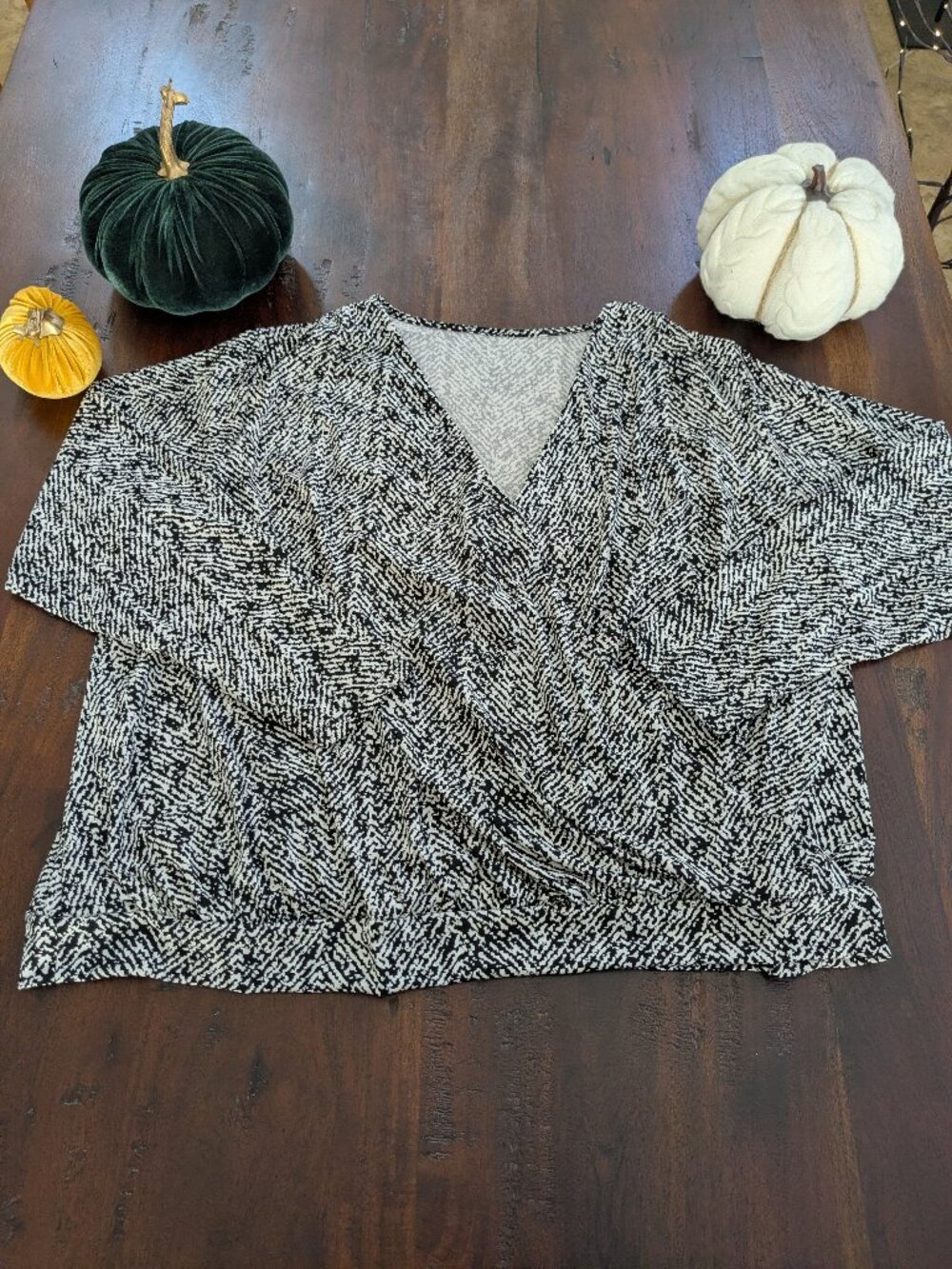 Nine West Plus 2X Black White Printed Faux Wrap V-Neck Blouse